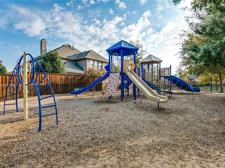4193 Victory Dr — Photo 17