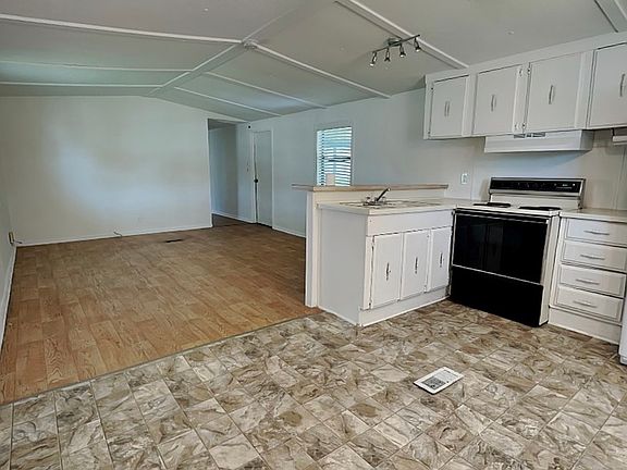 4th image of 804 Weeping Willow Ave
