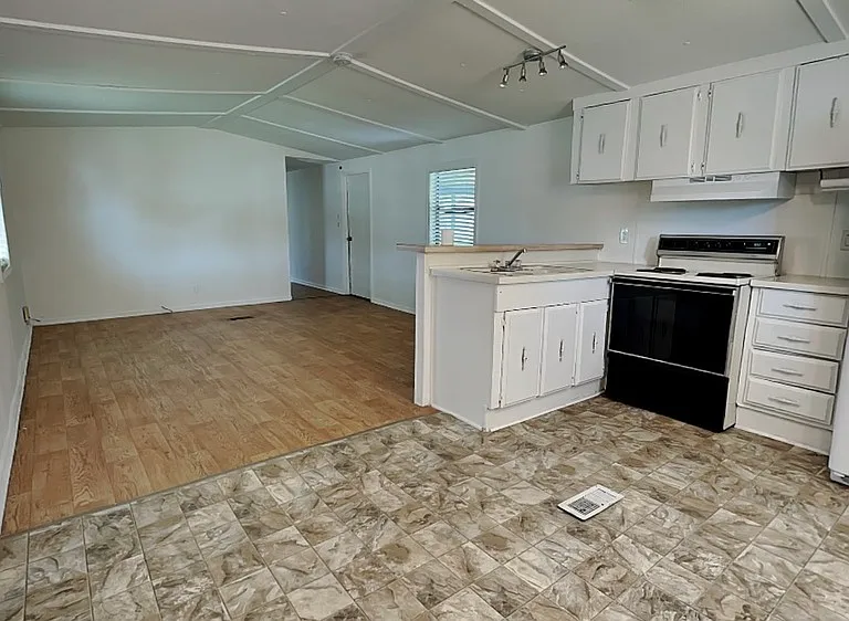 804 Weeping Willow Ave — Photo 4