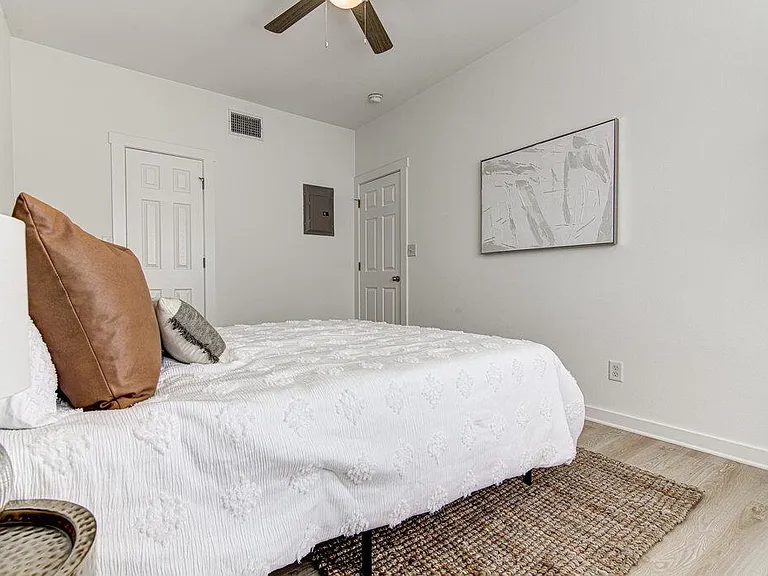 2106 Cullen Ave #208 — Photo 8