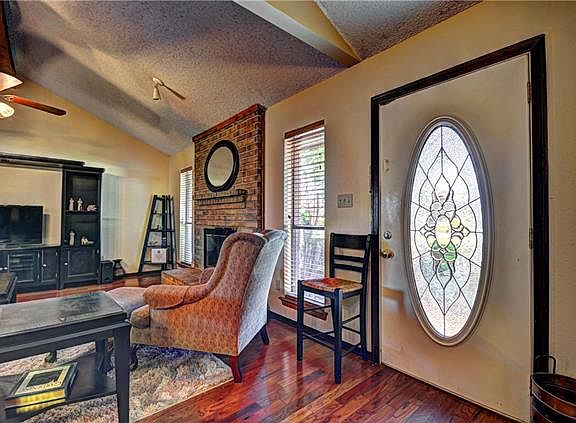3rd image of 1327 Brazos Blvd