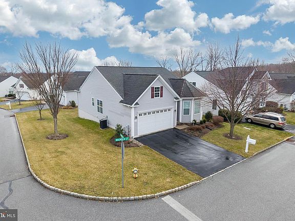 2nd image of 1725 Magnolia Ct