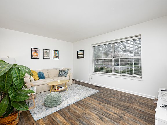 4th image of 2741 Winthrop Ct