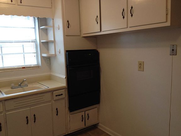 3rd image of 954 Saint Charles Ave NE APT 9
