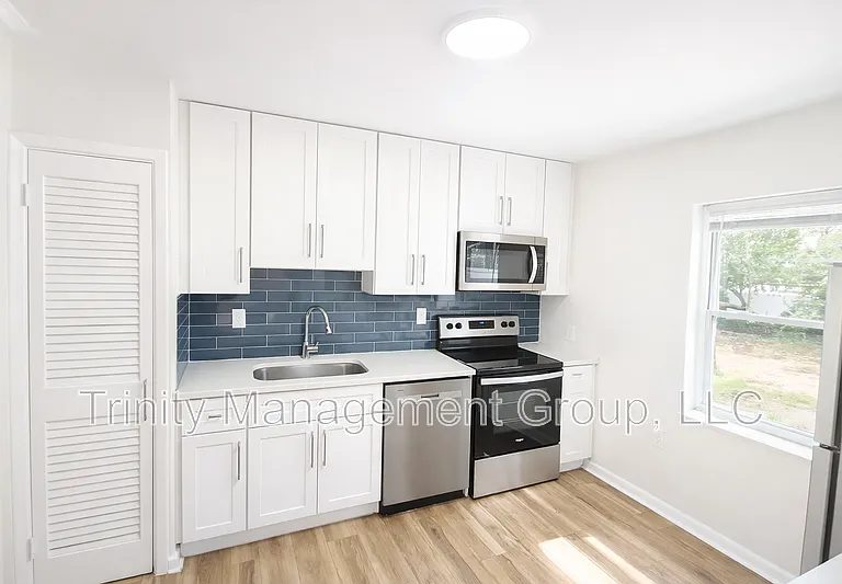 7131 Carlow St — Photo 15