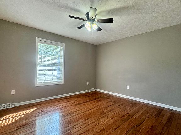 3rd image of 700 Fairview Ct