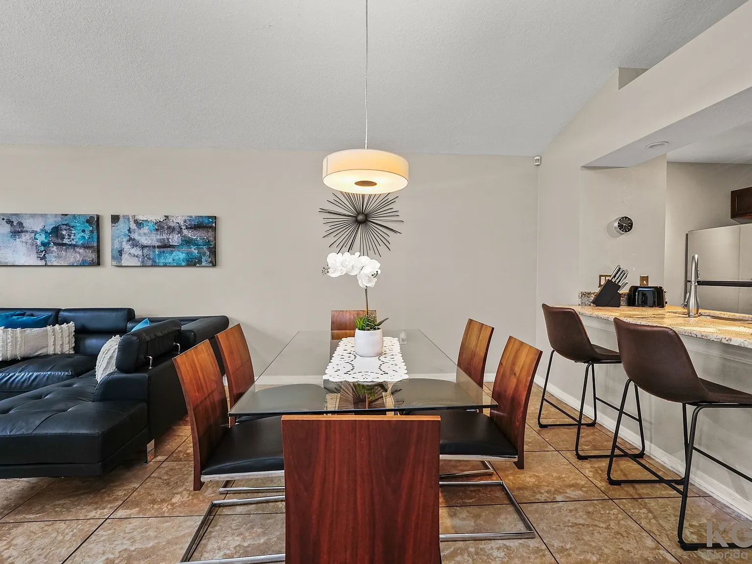 3 bed, $4,350 — Photo 3