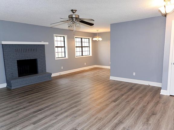 4th image of 128 Lakeshore Dr