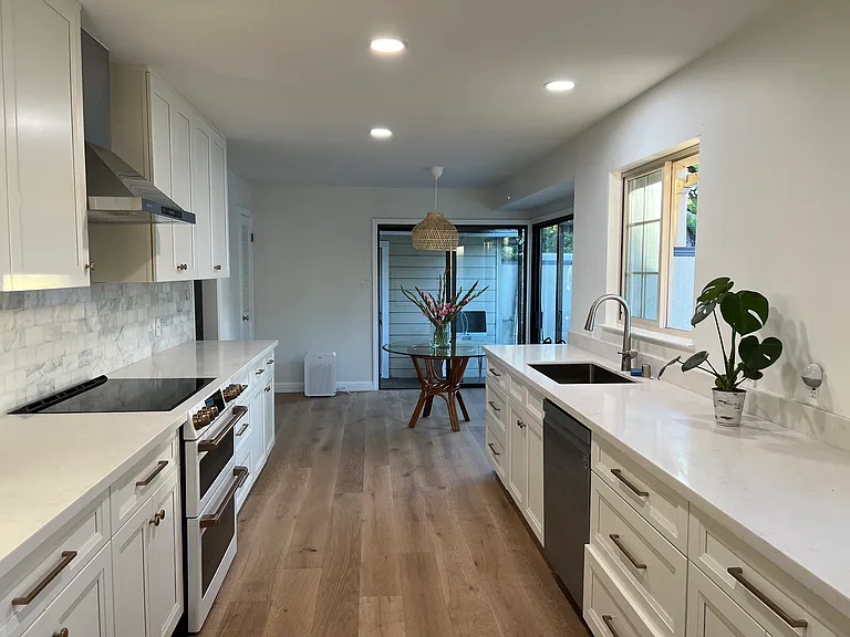 846 Embarcadero Rd — Photo 2