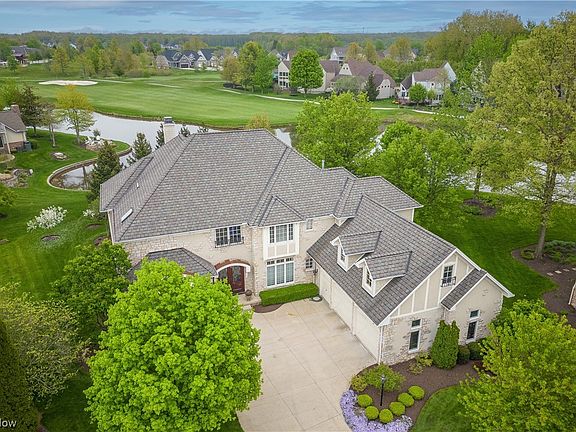3rd image of 33519 Silver Oak Dr