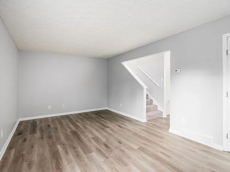 3085-3194 Griggsview Court — Photo 18