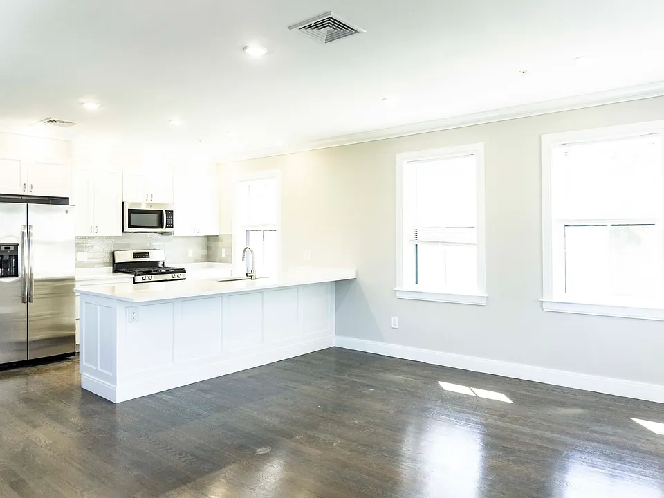 79 Linden St #1R