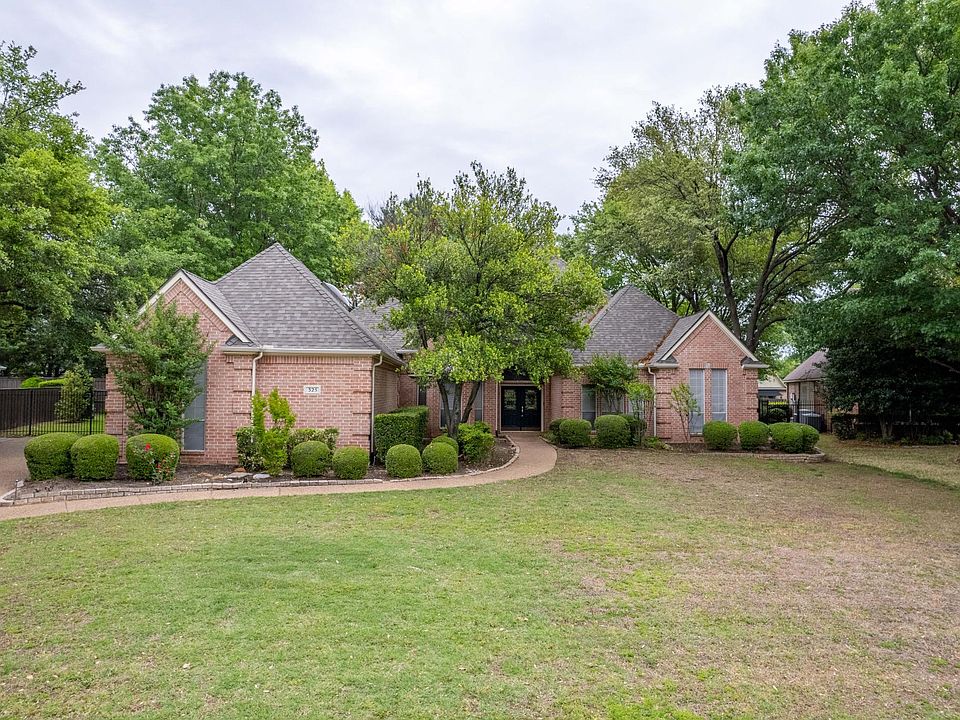 1st image of 325 Highland Oaks Cir