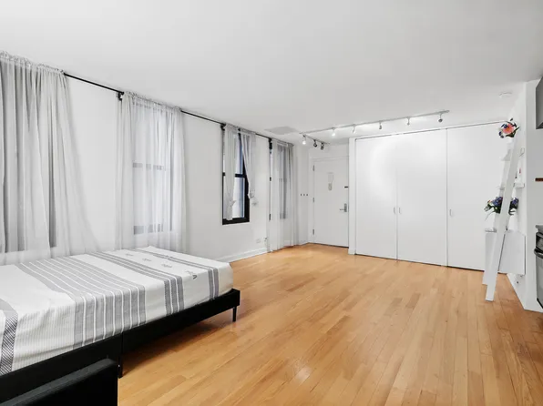 56 Pine Street image 2 of 4