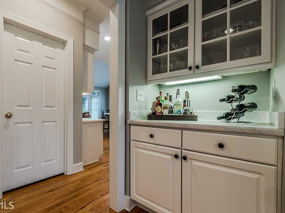 4th image of 1100 Drewsbury Ct SE