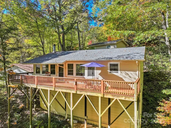 282 Friar Tuck Ln, Maggie Valley, NC 28751