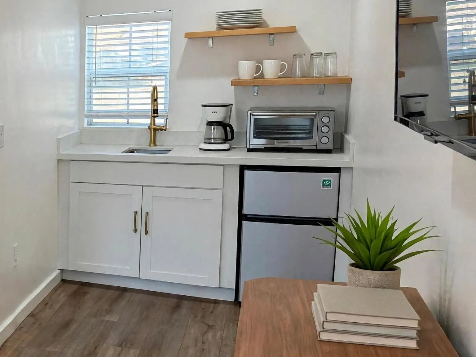Studio, 300 sqft, $1,295 — Photo 3