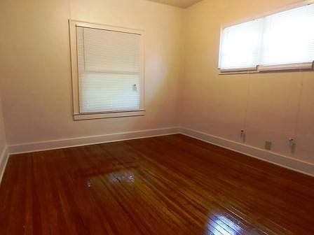 3rd image of 109 S 35th St