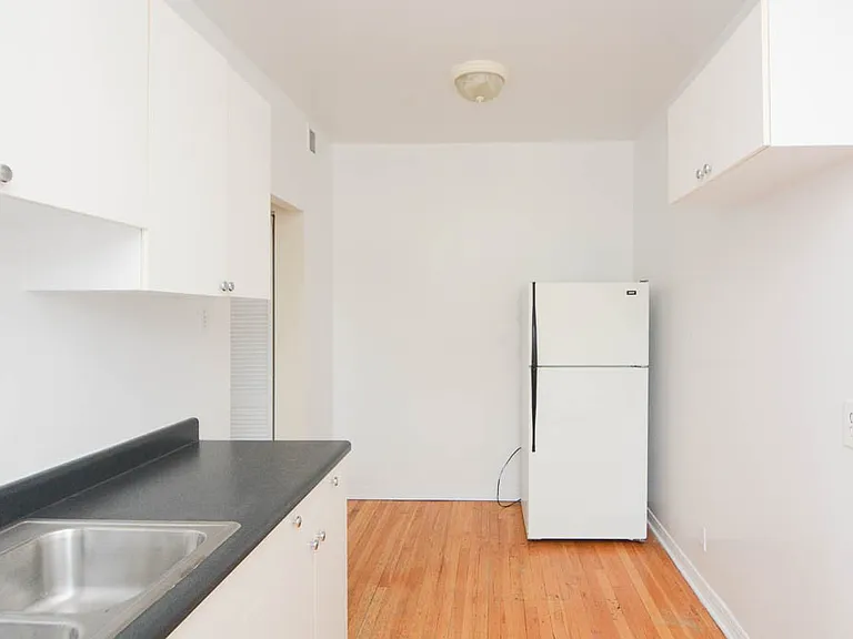 3042 W Wellington Ave #3 — Photo 4