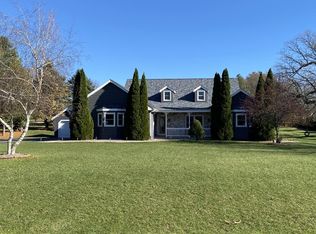 W362S2520 Lisa Ln, Dousman, WI 53118