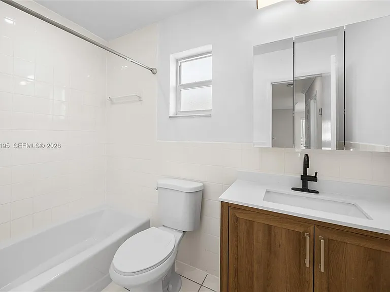 5450 Hollywood Blvd #202 — Photo 8