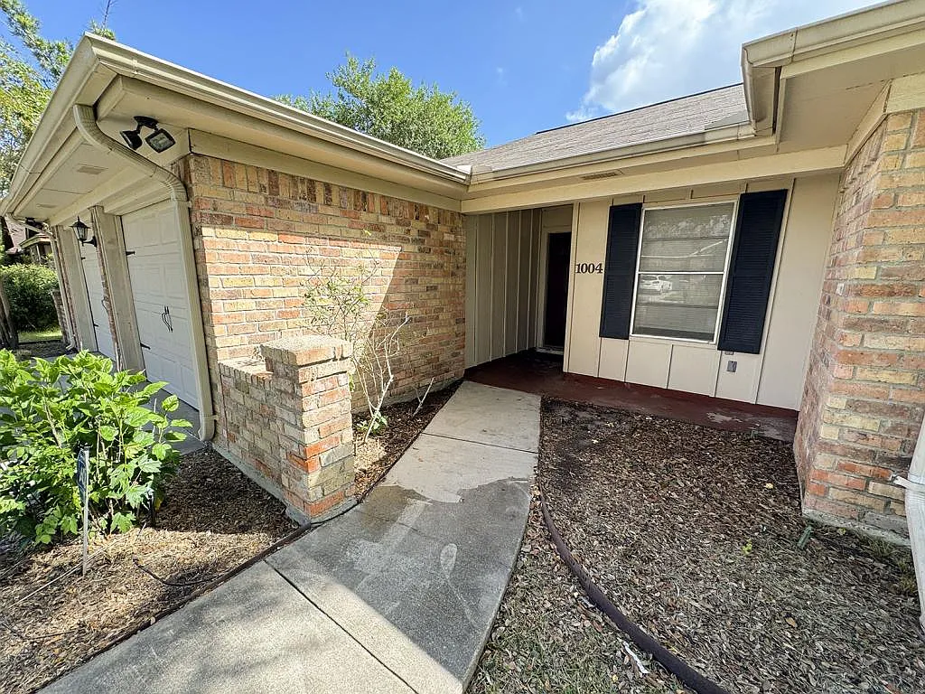 1004 Westwood St — Photo 4