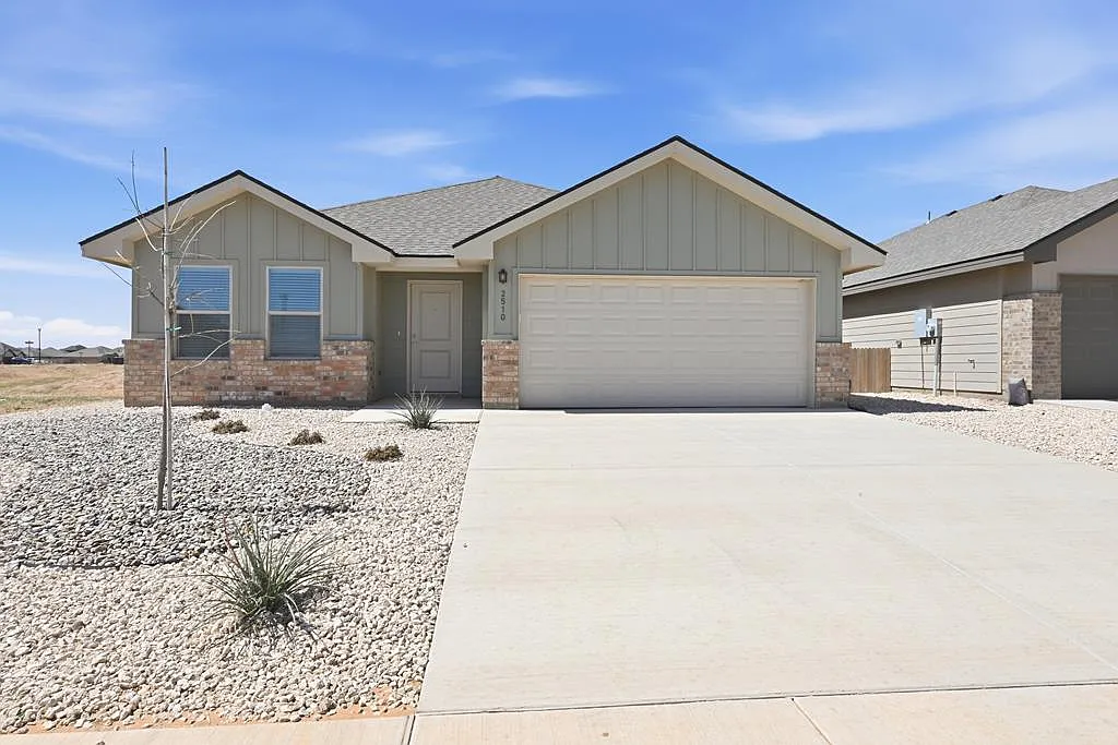 3 bed, 2.0 bath, 1500 sqft, $2,475 — Photo 1