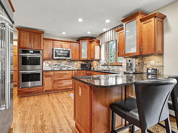 5th image of 1425 Old Farm Ln