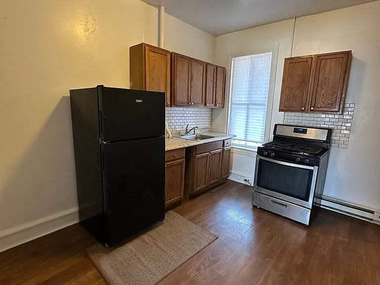 940 W Princess St — Photo 5