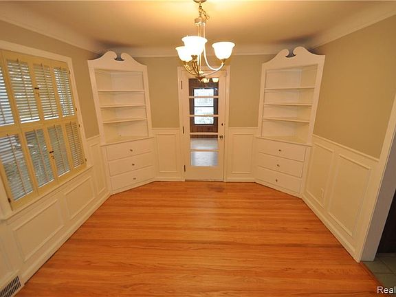 4th image of 909 Longfellow Ave