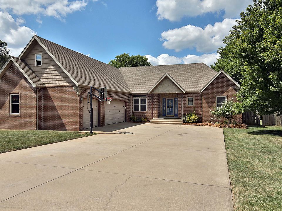 1st image of 120 N Finch Ct