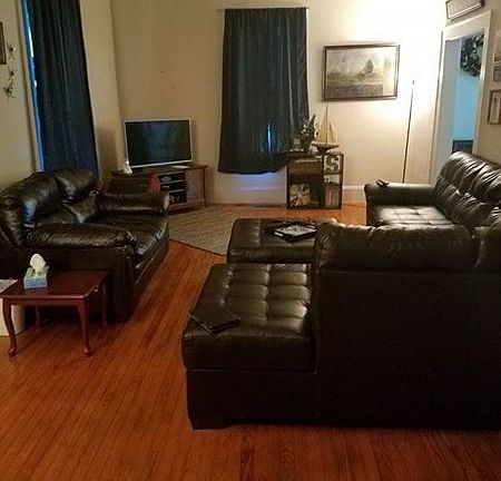 5th image of 402 W Jefferson St