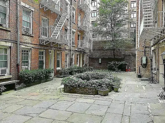 Rented by REAL New York | media 11