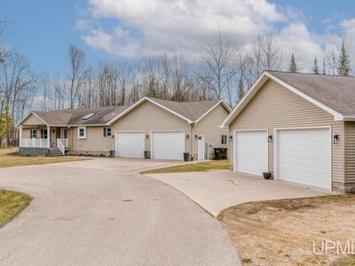5151 19th Ln, Gladstone, MI, 49837
