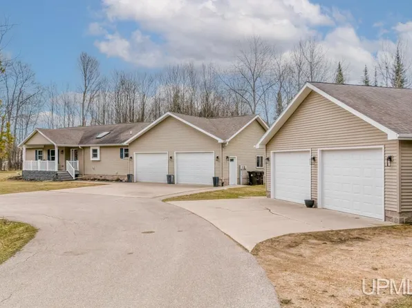 5151 19th Ln, Gladstone, MI 49837