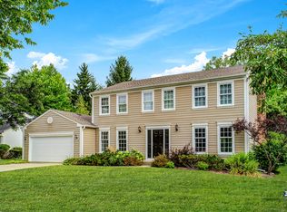 1320 Trinity Pl, Libertyville, IL 60048