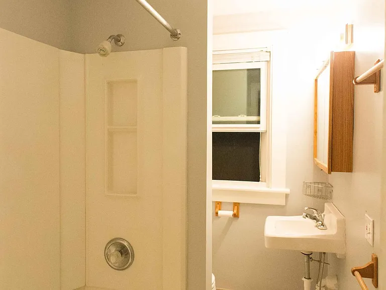1240 Broadway N #2 — Photo 15