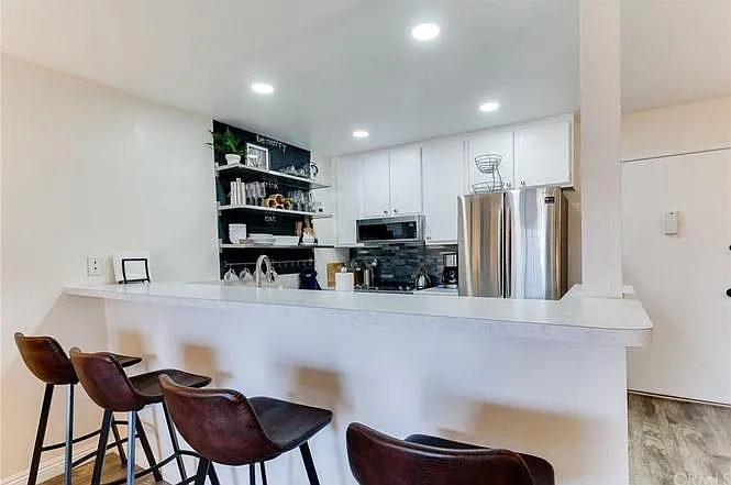 1 bed, 638 sqft, $2,400 — Photo 2