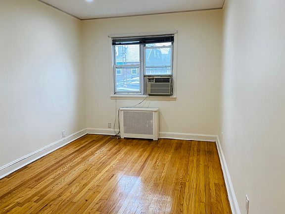 3rd image of 2031 26th St #1