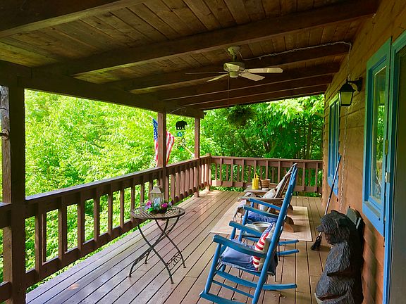 Beautiful deck with a view! 