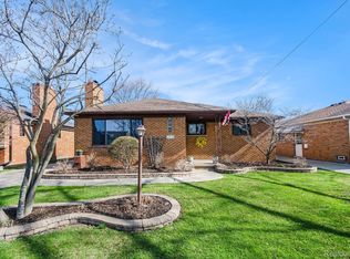 19825 Chalon St, Saint Clair Shores, MI 48080