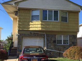 100 Slater Blvd #1, Staten Island, NY 10305