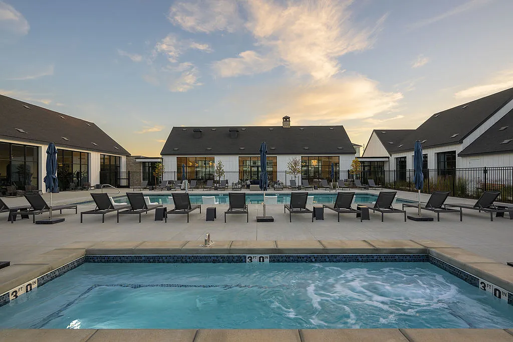 Seasons at Meridian Apartments — Photo 1