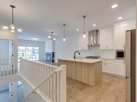5th image of 1402 N Bayview Cres SW