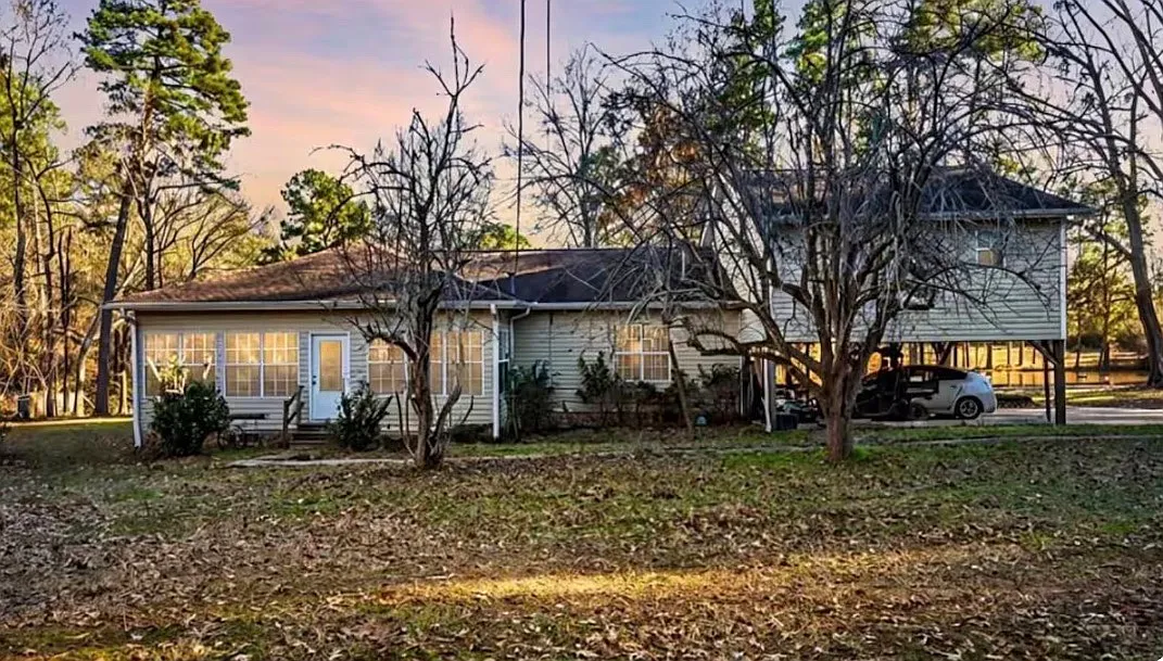 3 bed, 2488 sqft, $2,000 — Photo 1