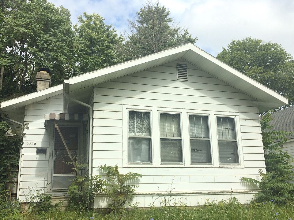 1st image of 2220 Kensington Dr