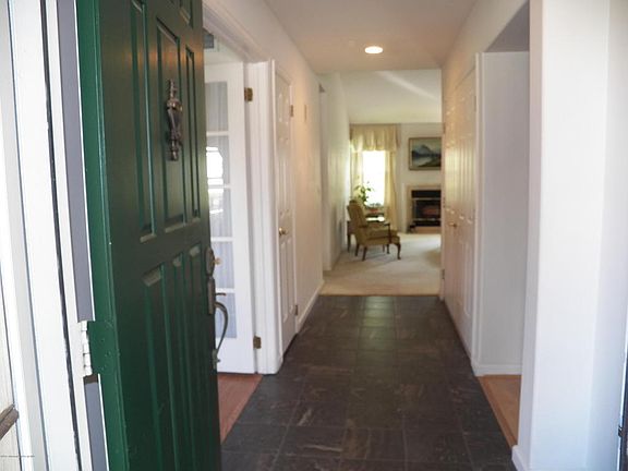 3rd image of 1098A Canterbury Dr