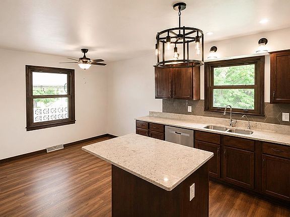 GRANIT COUNTER TOPS & ISLAND
