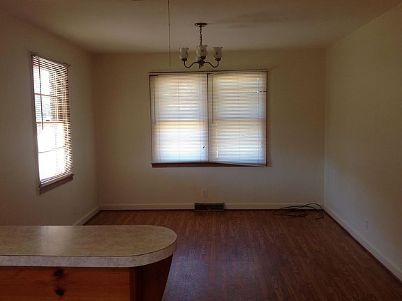 Breakfast/Dining area