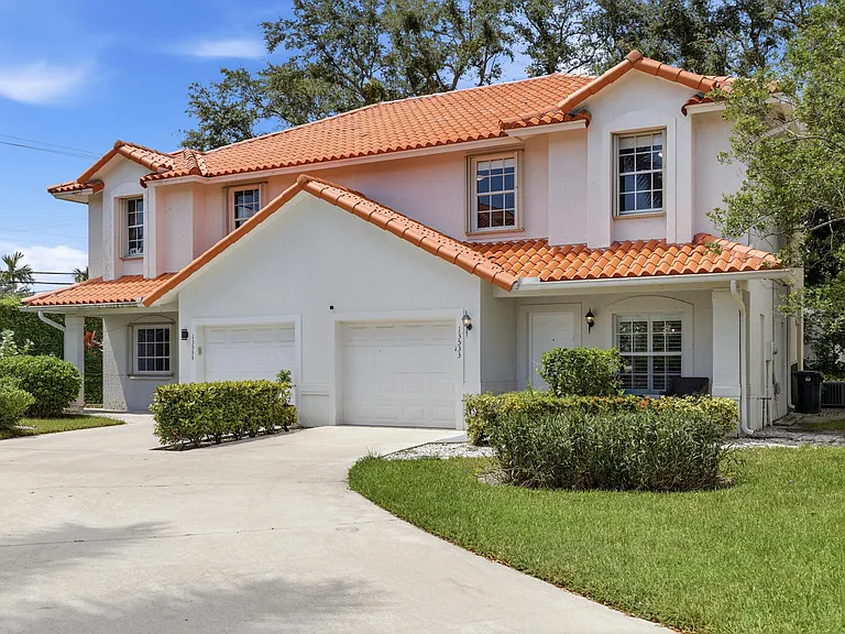 13533 Fountain View Blvd — Photo 1